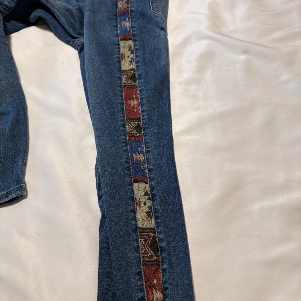 Judy Blue Relaxed Fit Jeans w/ Southwestern Side Stripe – Size 15/32 - Picture 4 of 9